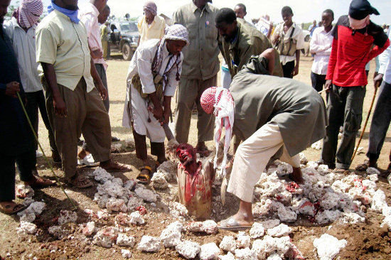 File:Islamic stoning to death in Somalia.jpg
