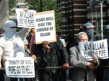 File:Muslims protest Pope London.jpg