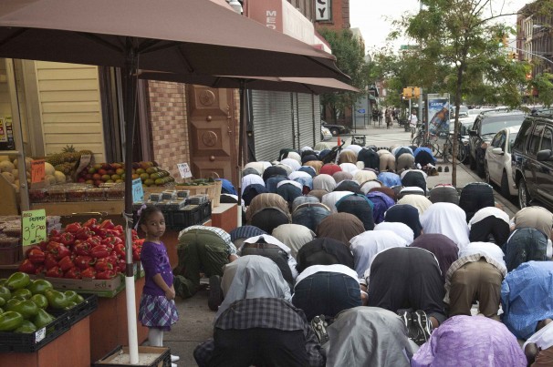 File:Muslims praying Brooklyn.jpg