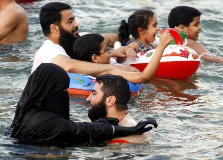 Swimming with niqab.jpg