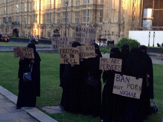 Hijab-protest-uk.jpg