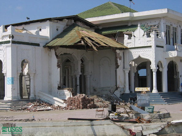 File:Damaged Mosque Banda Aceh Tsunami 2005.jpg