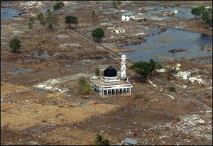 Indo-mosque-tsunami.jpg